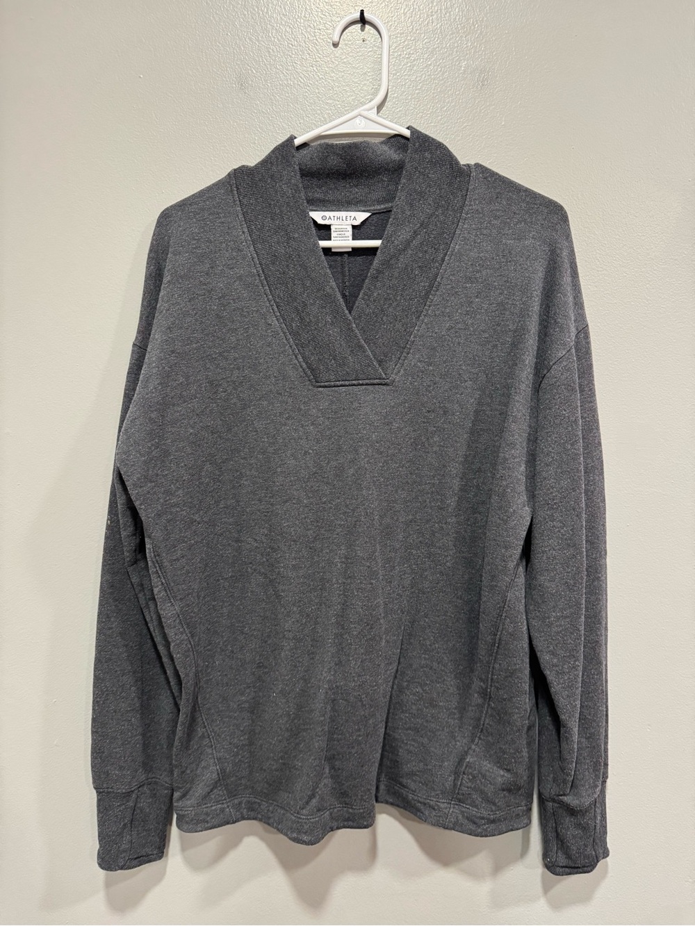 Athleta Claity V-Neck Sweatshirt in Grey Size Medium